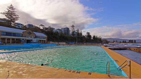 炎炎夏日，為什么恒溫游泳池的水溫不能調(diào)高一點(diǎn)？