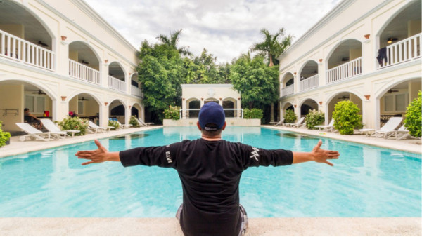 一個(gè)正規(guī)的游泳池需要那些設(shè)備啊？