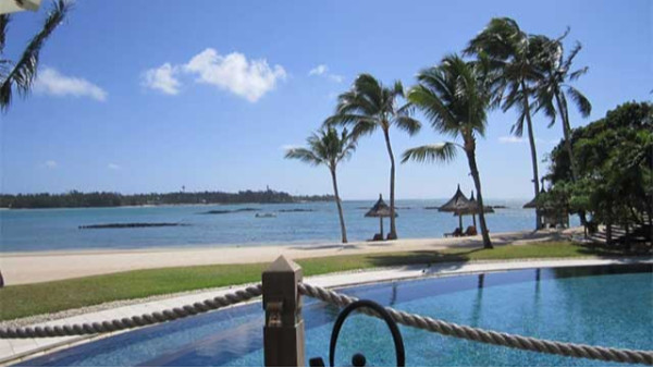 請(qǐng)問建造室內(nèi)恒溫游泳池需要考慮什么注意事項(xiàng)？