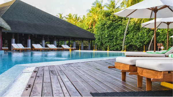 關(guān)于游泳池水循環(huán)順流式、逆流式、混流式三種循環(huán)方式的介紹